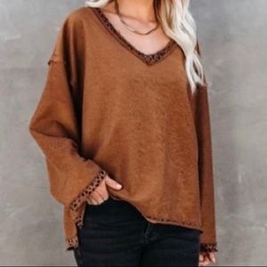 Relaxed V Neck Leopard Detailing Top Long Sleeve